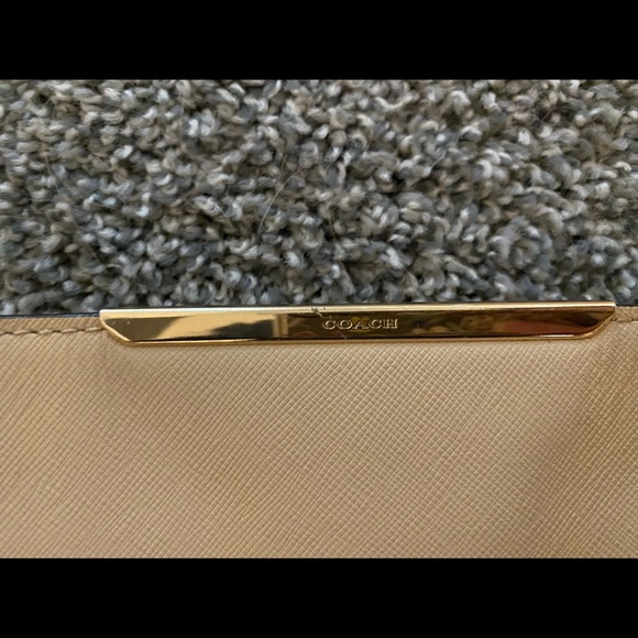 Coach Bag - Picture 4 of 6